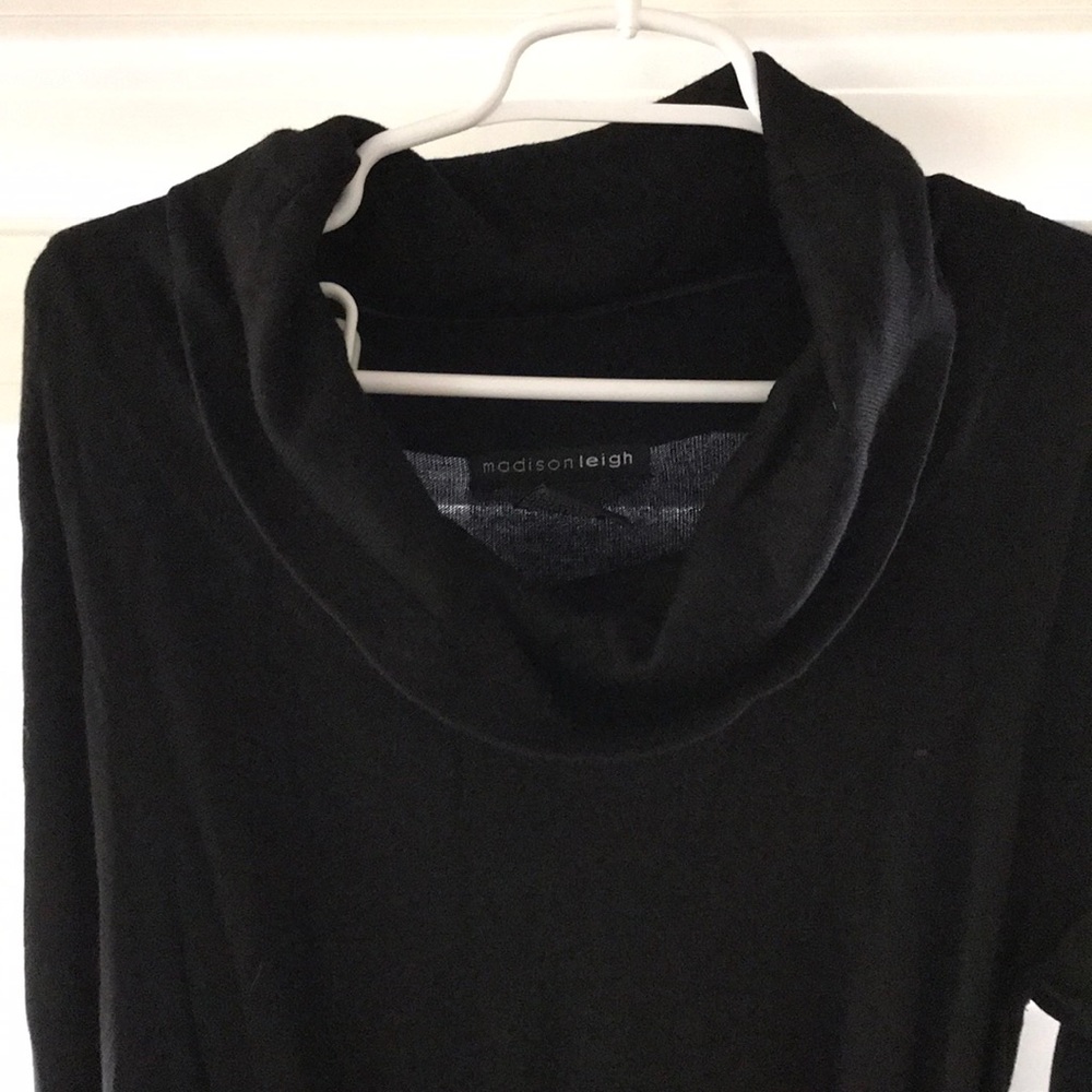 Madison Leigh < dress